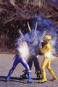 Yellow Ranger assisting the Blue Ranger in fighting Plug Org