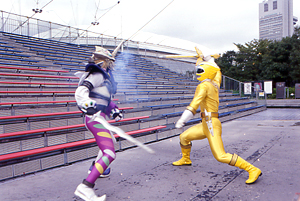 Yellow Ranger fighting Jindrax